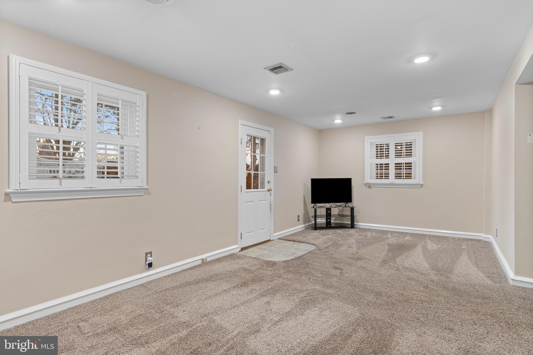 302 Governors Drive Wallingford, PA 19086 - Photo 19 of 38 Large windows make this area light & bright