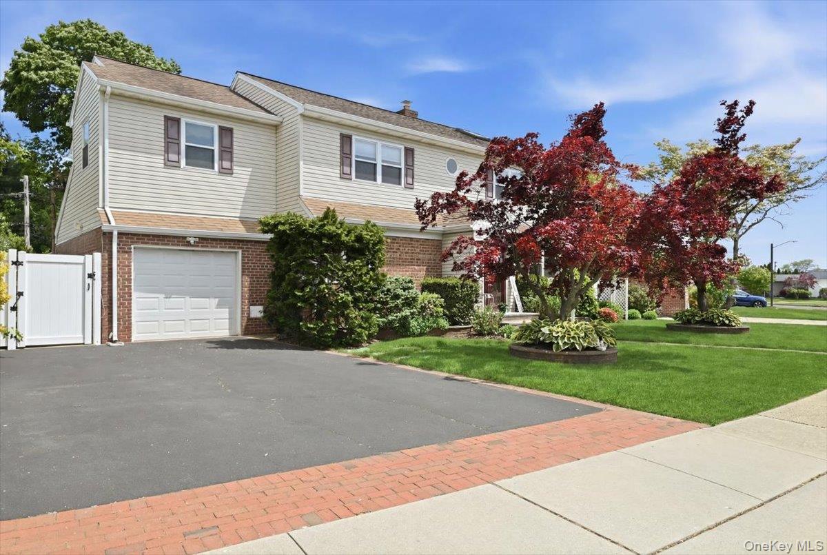 19 Berkshire Road Bethpage, NY 11714 - Photo 1 of 42