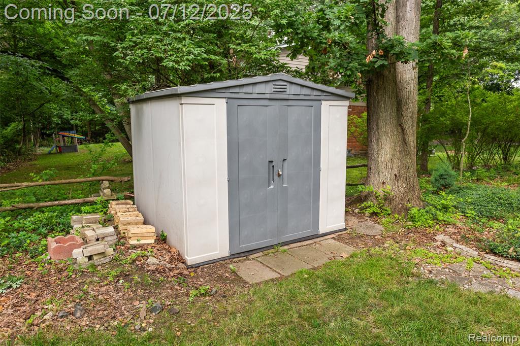 36357 Paddleford Road Farmington Hills, MI 48331 - Photo 26 of 35