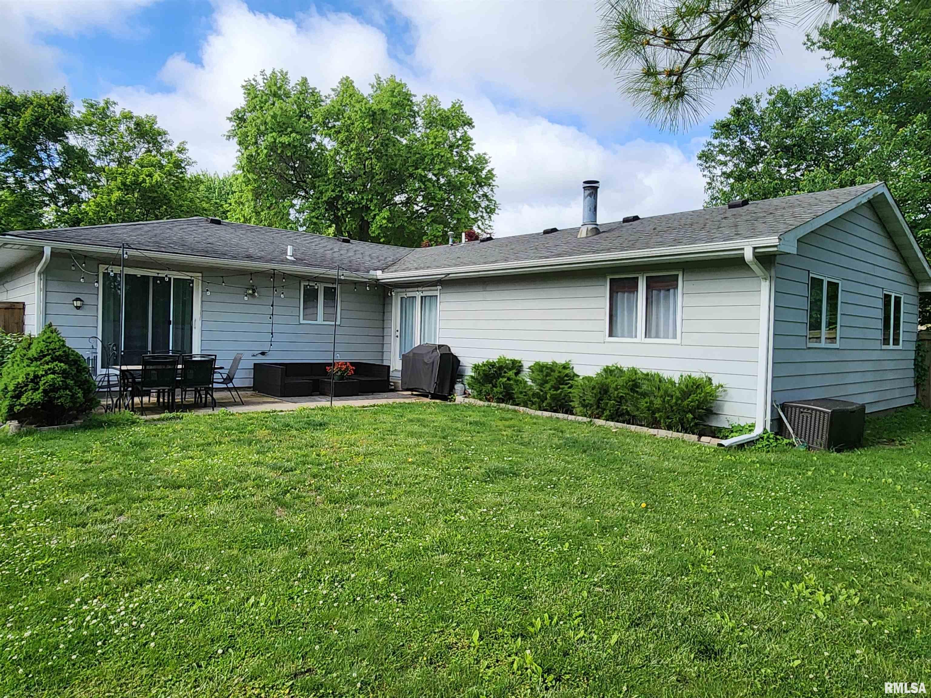 15 Sarah Avenue Springfield, IL 62703 - Photo 2 of 14