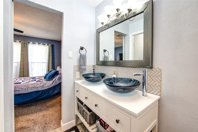 a en suite bathroom with a sink and a mirror