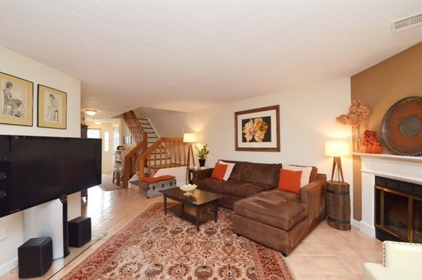 503 Ridgefield Circle, Unit B Clinton, MA 01510 - Photo 4 of 14 Gallery Image 4