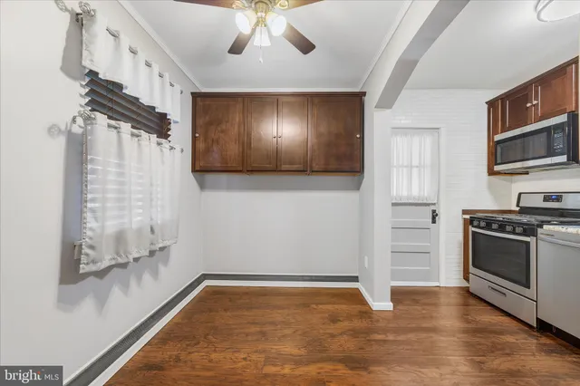 a view of an empty room with a kitchen