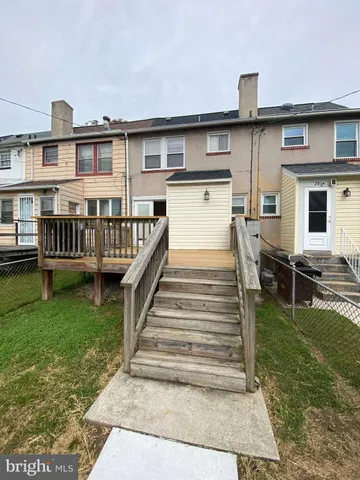 a view of a house with backyard and porch