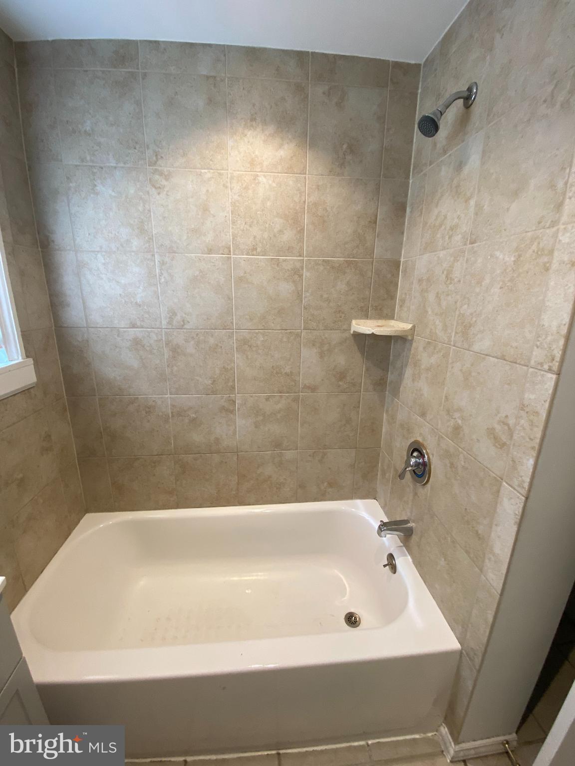 30 Portship Road Baltimore, MD 21222 - Photo 9 of 16 a bathroom with a bathtub