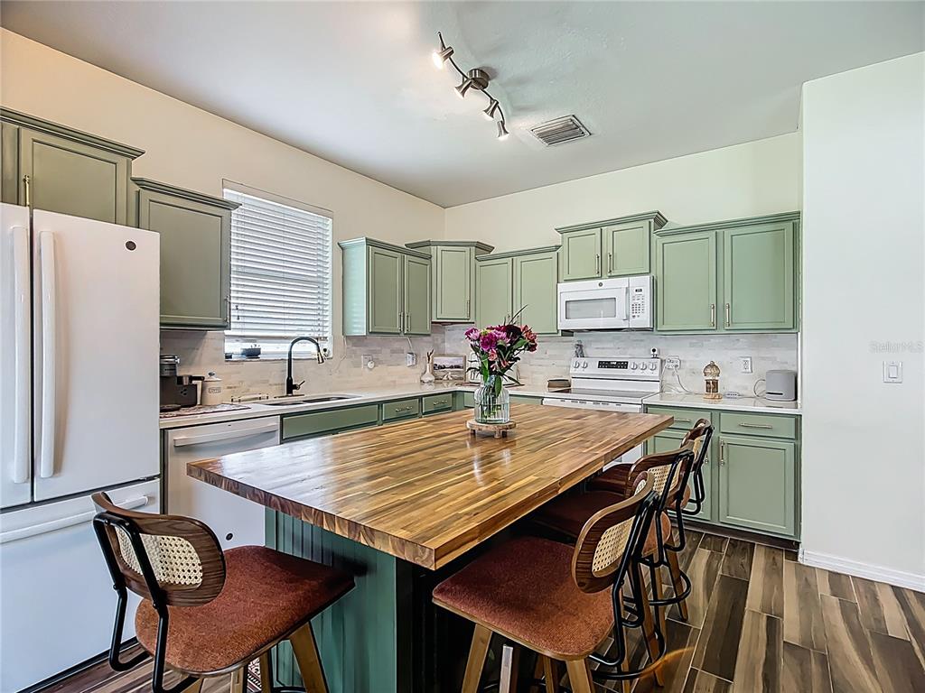 4458 Creekside Drive Mulberry, FL 33860 - Photo 9 of 33 Gallery Image 9