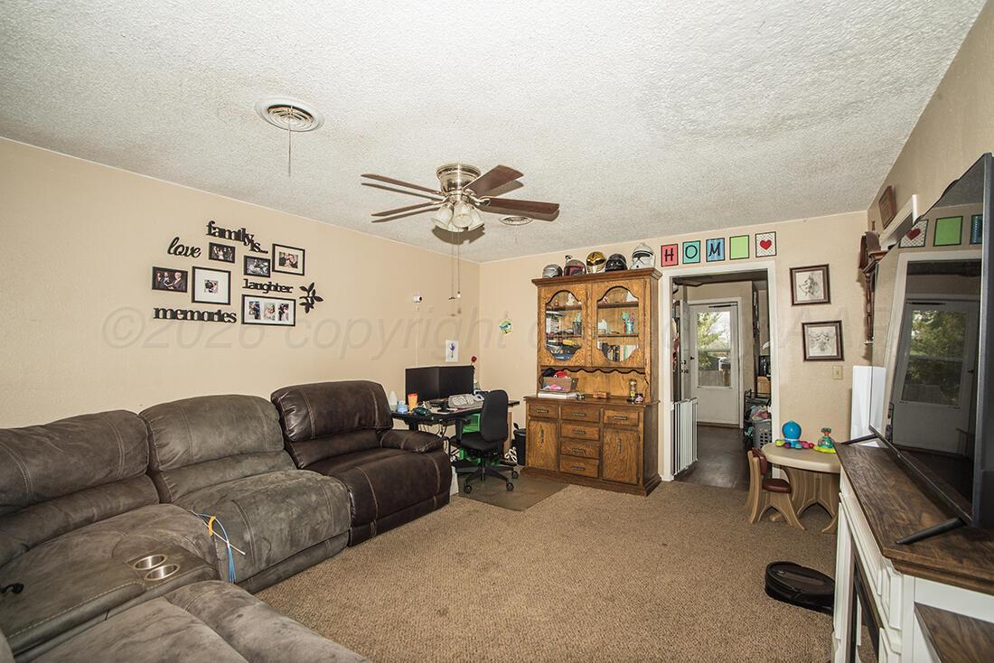 4205 Scotty Drive Amarillo, TX 79110 - Photo 3 of 19 Living