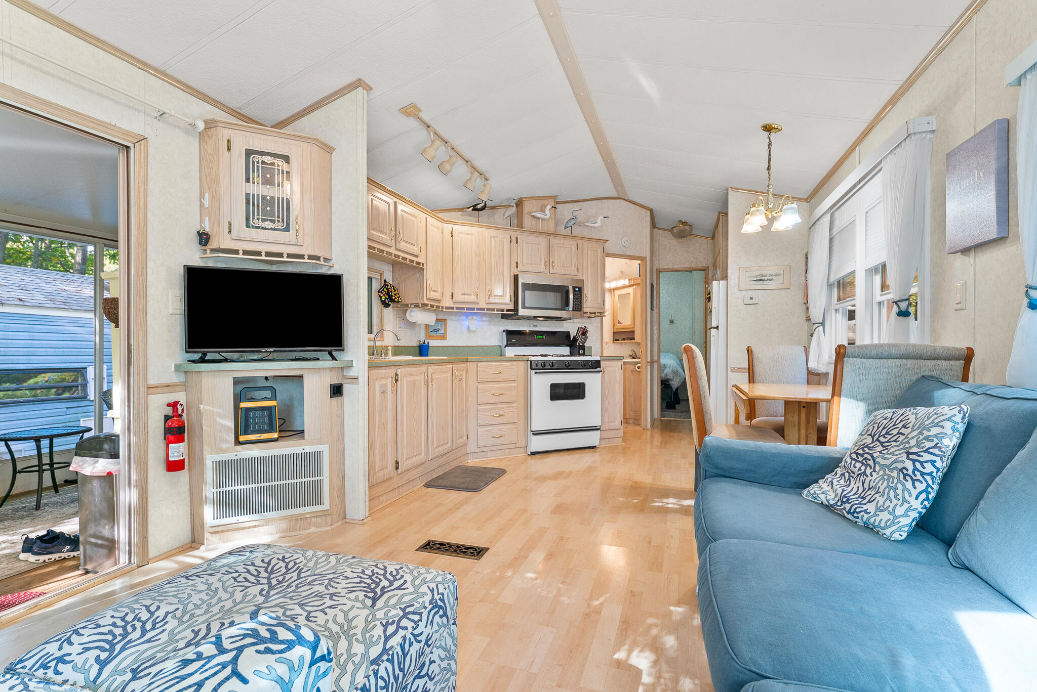 430 Post Road, Unit 33 Wells, ME 04090 - Photo 10 of 24 33 Meadowledge-05