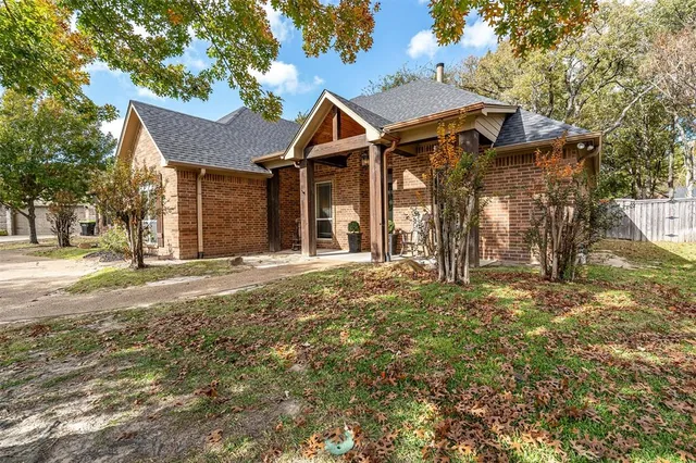 a view of a house with a yard and tree
