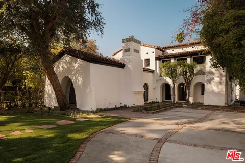 a front view of house with yard