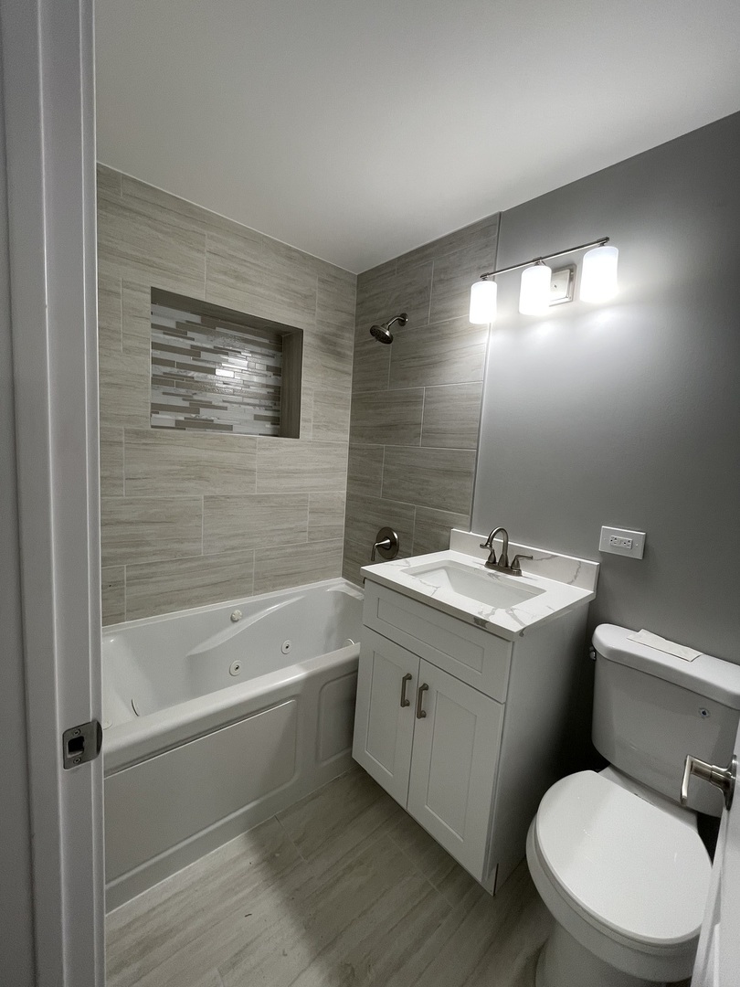 5547 South Peck Avenue Countryside, IL 60525 - Photo 18 of 26 a bathroom with a sink toilet and shower
