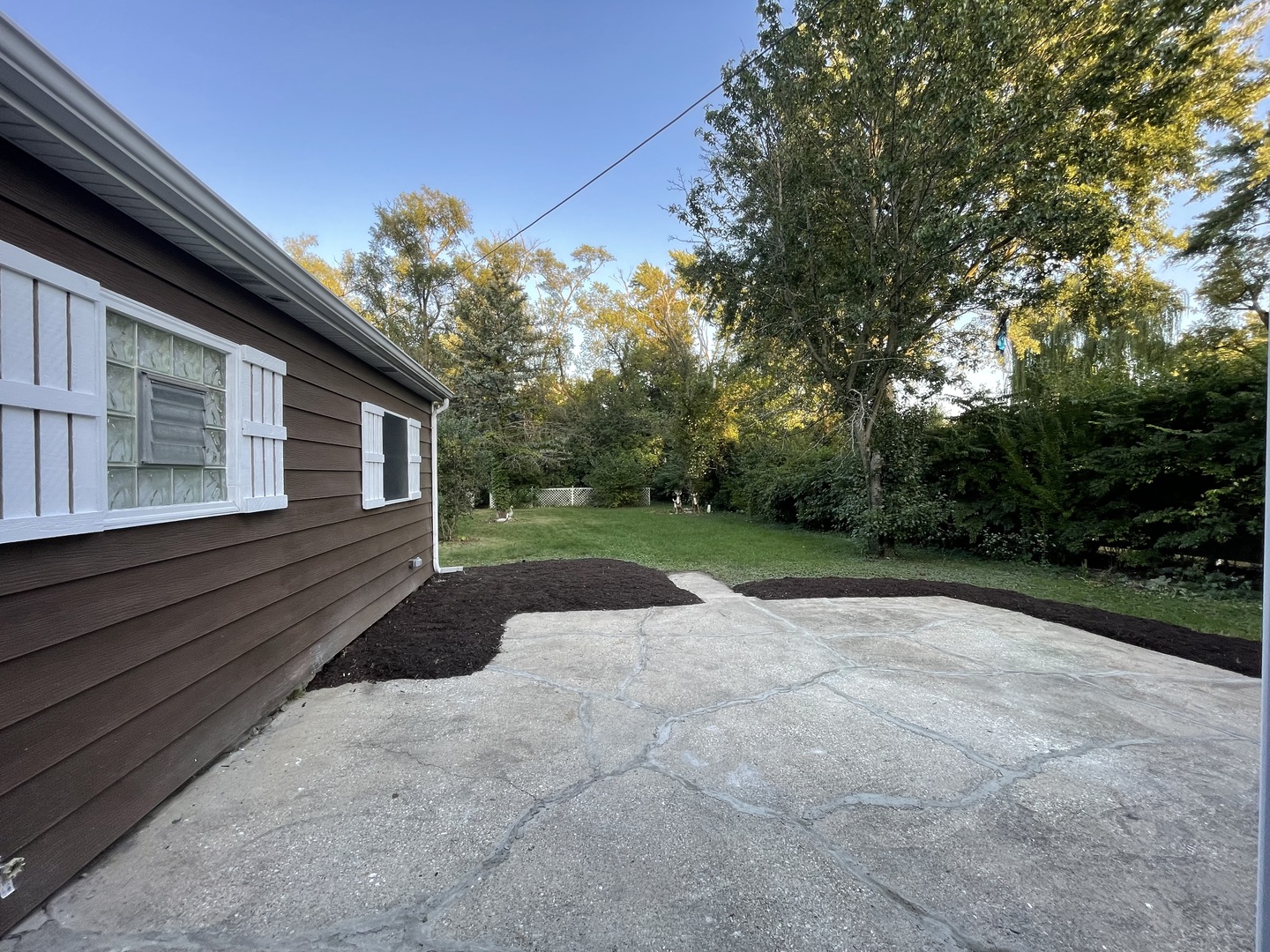 5547 South Peck Avenue Countryside, IL 60525 - Photo 21 of 26 a view of a backyard with a garden