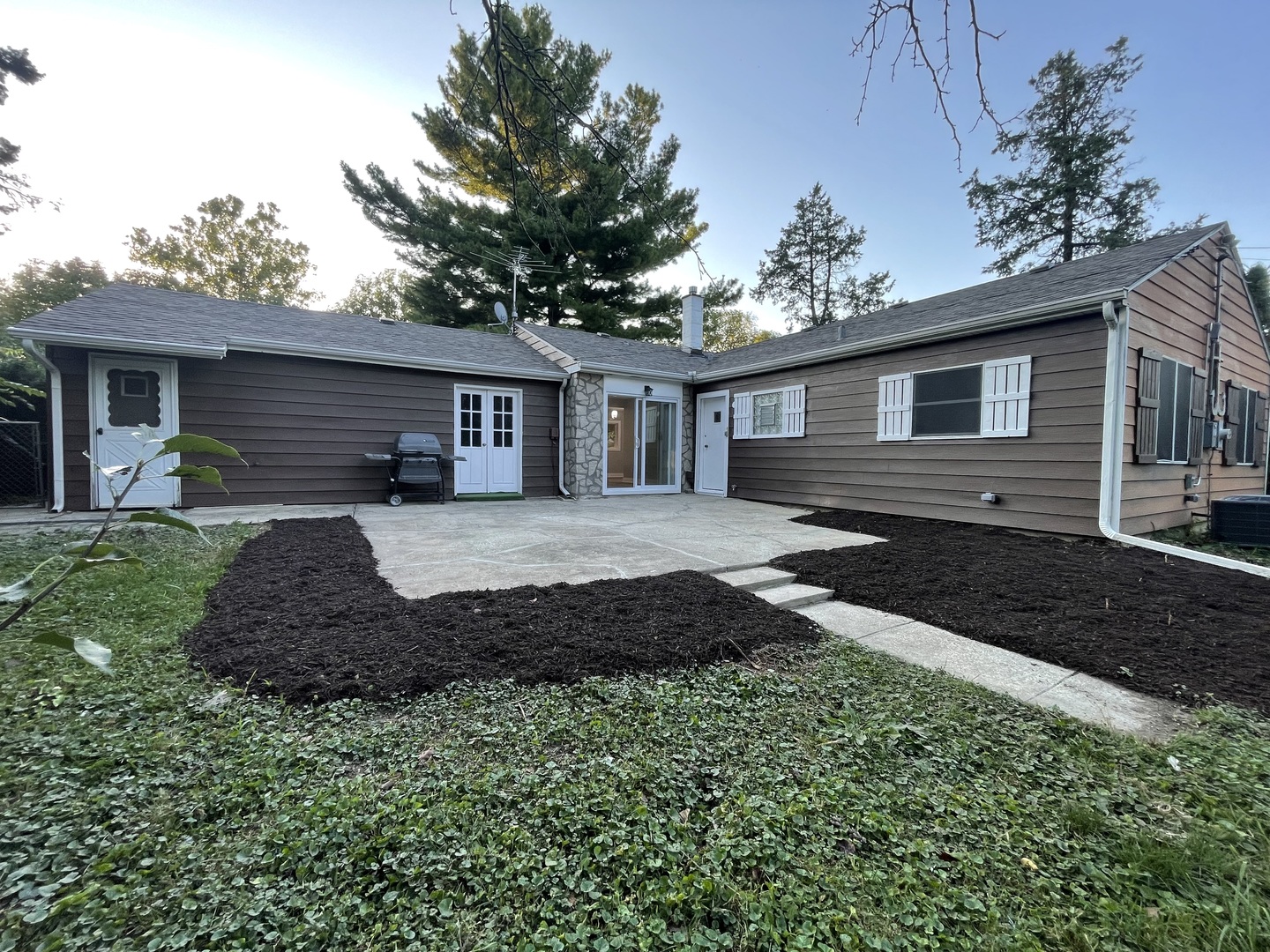 5547 South Peck Avenue Countryside, IL 60525 - Photo 22 of 26 a front view of a house with a yard and garage