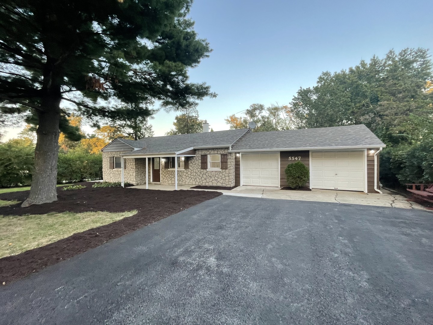 5547 South Peck Avenue Countryside, IL 60525 - Photo 4 of 26 front view of a house with a garden
