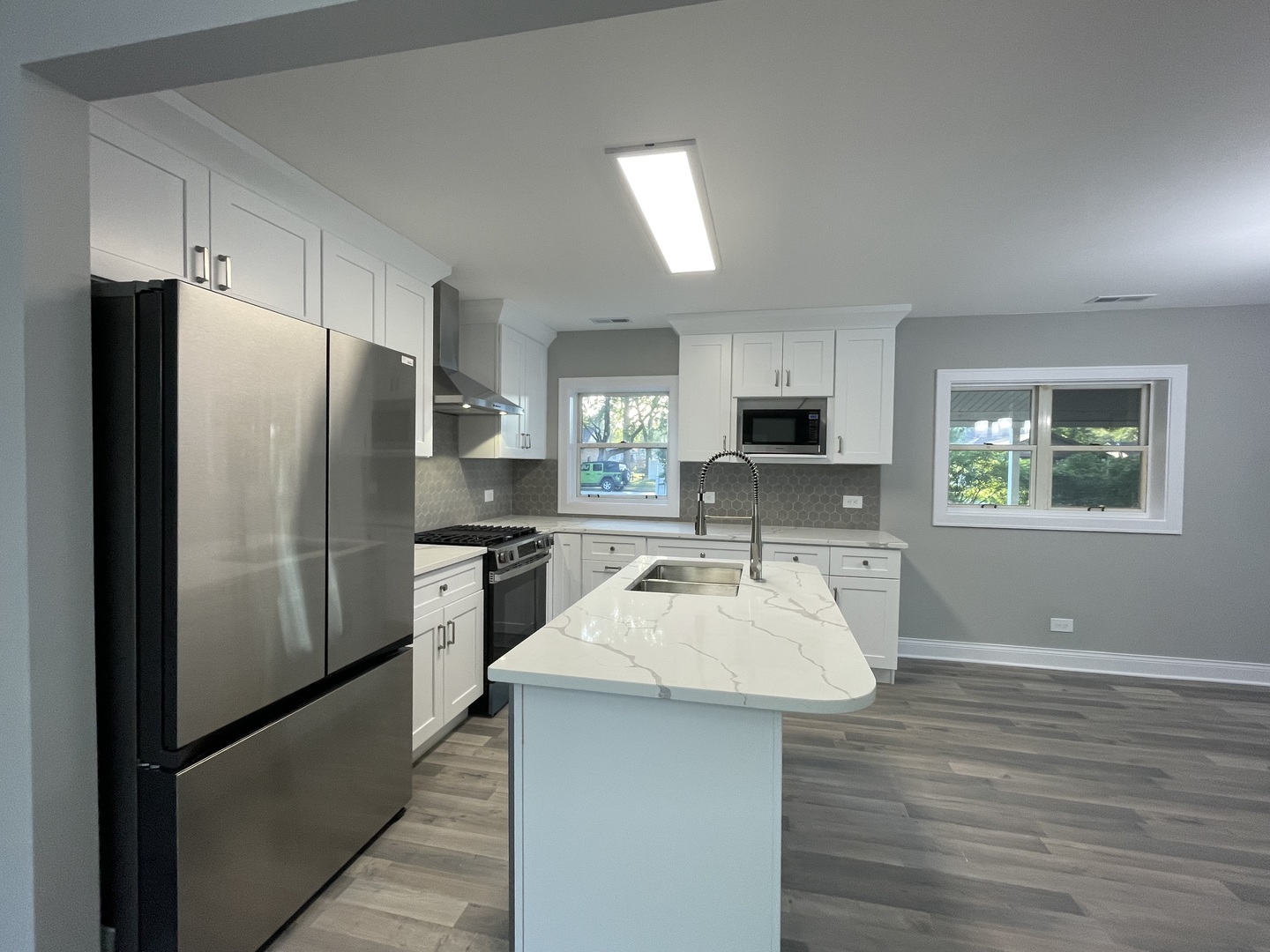 5547 South Peck Avenue Countryside, IL 60525 - Photo 10 of 26 a kitchen with stainless steel appliances a refrigerator stove microwave and sink