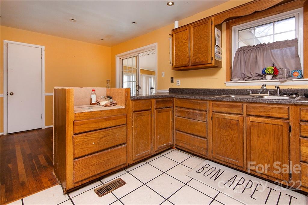4508 Cinderella Road Charlotte, NC 28213 - Photo 12 of 23 Gallery Image 12