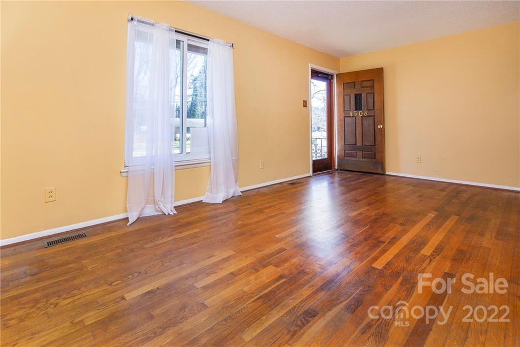 4508 Cinderella Road Charlotte, NC 28213 - Photo 4 of 23 Gallery Image 4