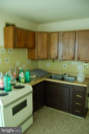 9617 Temple Hill Road Clinton, MD 20735 - Photo 4 of 11 Kitchen