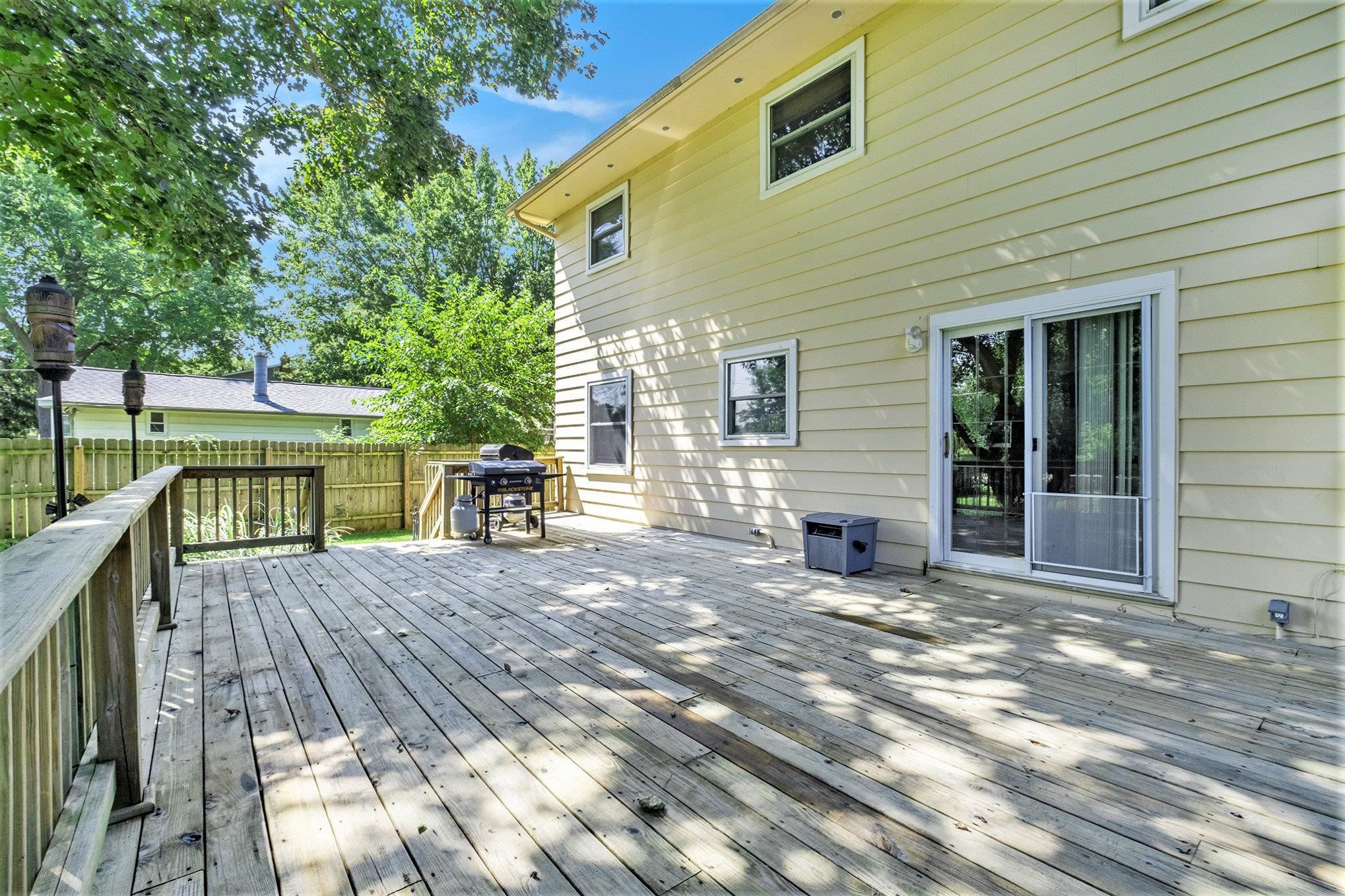 5321 North Georgetown Road Grand Blanc, MI 48439 - Photo 29 of 36 Back Deck
