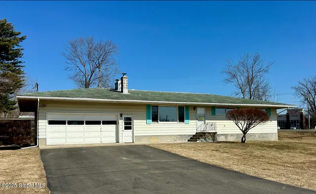 $599,900 | 3 Oakhill Drive, Halfmoon, NY 12065