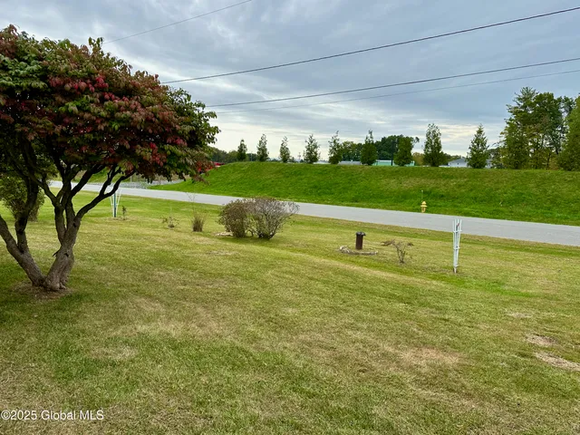 $599,900 | 3 Oakhill Drive, Halfmoon, NY 12065