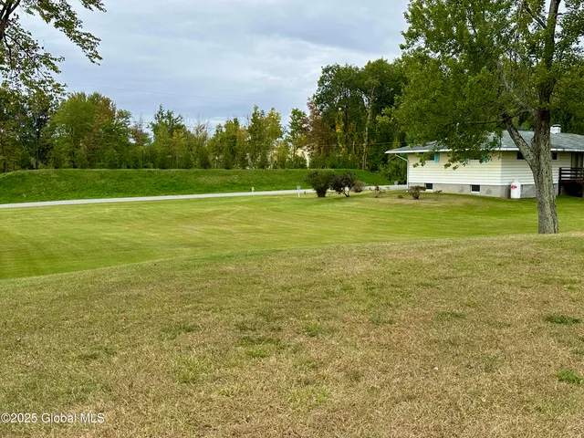 $599,900 | 3 Oakhill Drive, Halfmoon, NY 12065