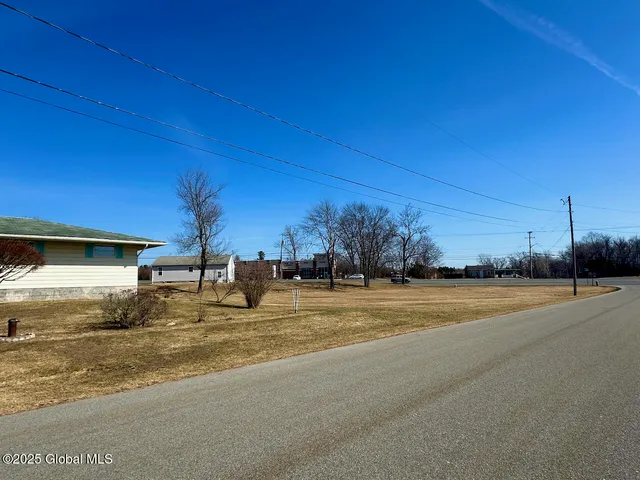 $599,900 | 3 Oakhill Drive, Halfmoon, NY 12065