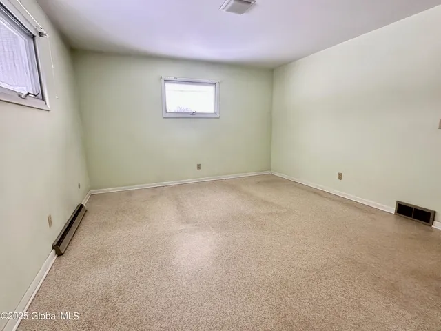 $599,900 | 3 Oakhill Drive, Halfmoon, NY 12065