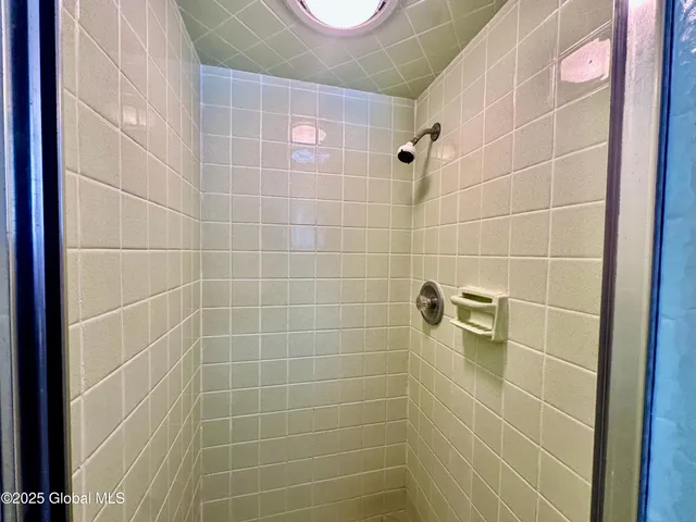 $599,900 | 3 Oakhill Drive, Halfmoon, NY 12065