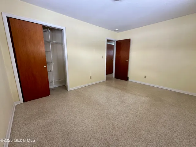 $599,900 | 3 Oakhill Drive, Halfmoon, NY 12065