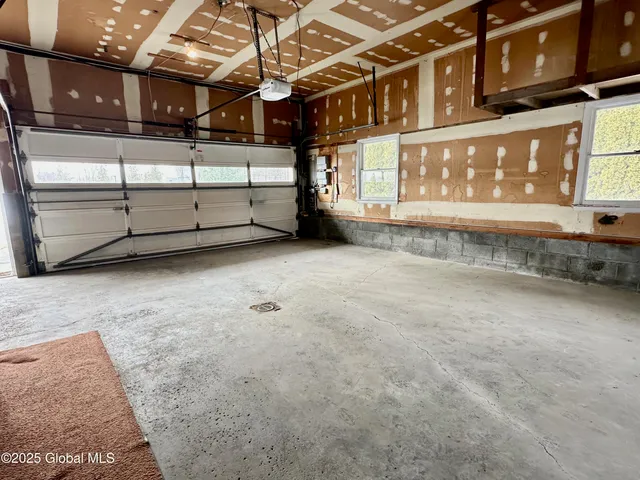 $599,900 | 3 Oakhill Drive, Halfmoon, NY 12065