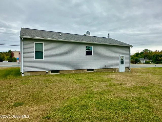 $599,900 | 3 Oakhill Drive, Halfmoon, NY 12065