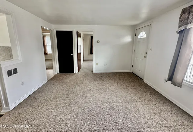 $599,900 | 3 Oakhill Drive, Halfmoon, NY 12065