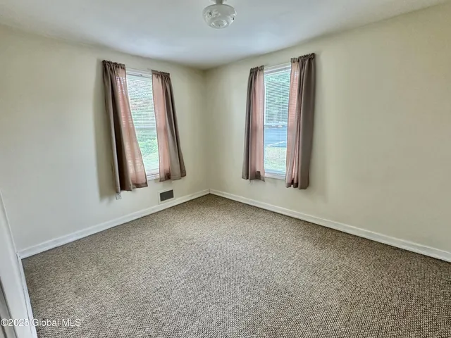 $599,900 | 3 Oakhill Drive, Halfmoon, NY 12065