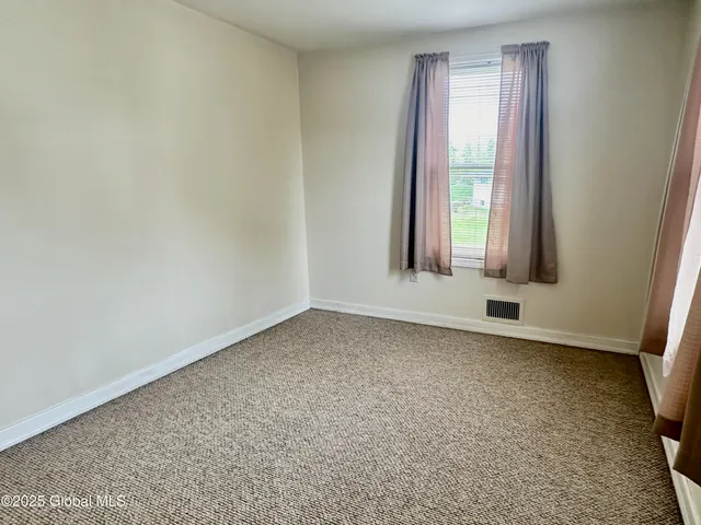 $599,900 | 3 Oakhill Drive, Halfmoon, NY 12065