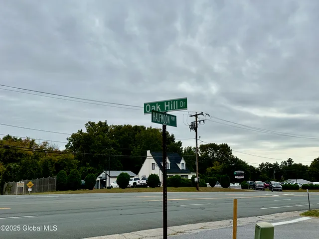 $599,900 | 3 Oakhill Drive, Halfmoon, NY 12065