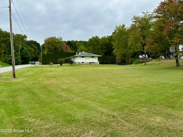 $599,900 | 3 Oakhill Drive, Halfmoon, NY 12065