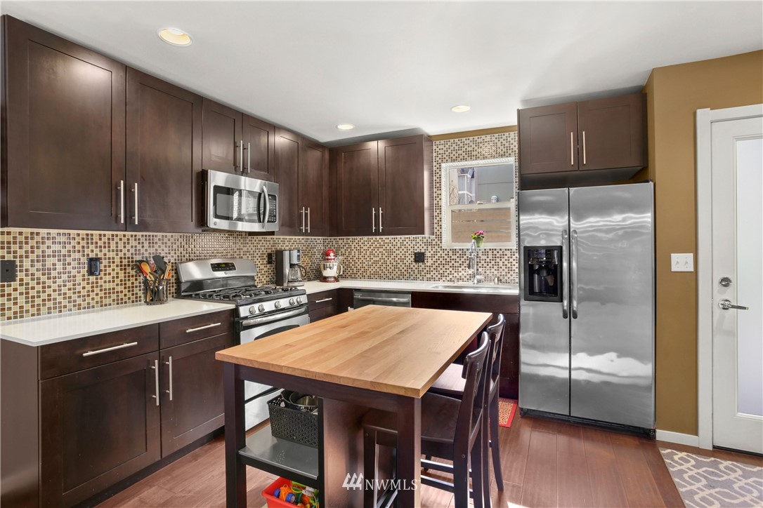 8601 Delridge Way Southwest, Unit D Seattle, WA 98106 - Photo 3 of 21 Gallery Image 3