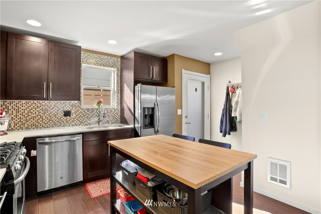 8601 Delridge Way Southwest, Unit D Seattle, WA 98106 - Photo 5 of 21 Gallery Image 5