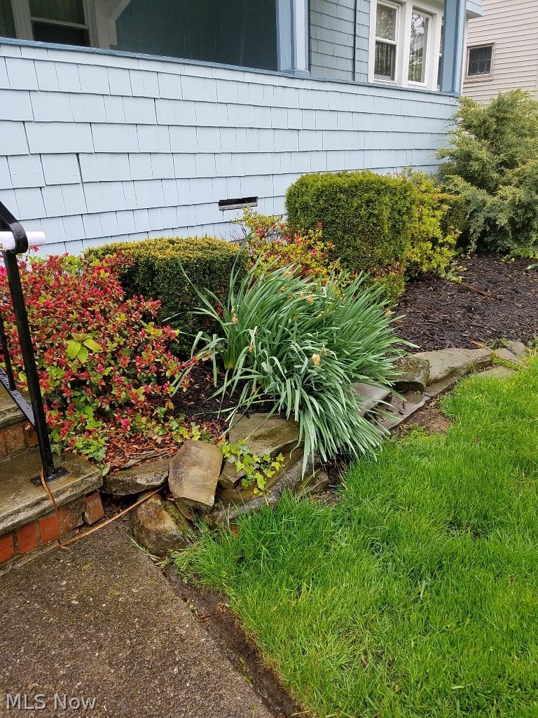 1761 Avalon Road Cleveland, OH 44112 - Photo 2 of 29 Front landscaping