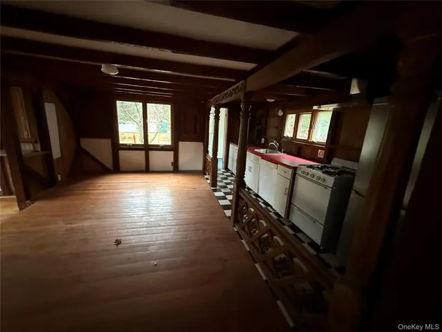 $2,100,000 | 39 Cedar Drive, Southampton, NY 11968