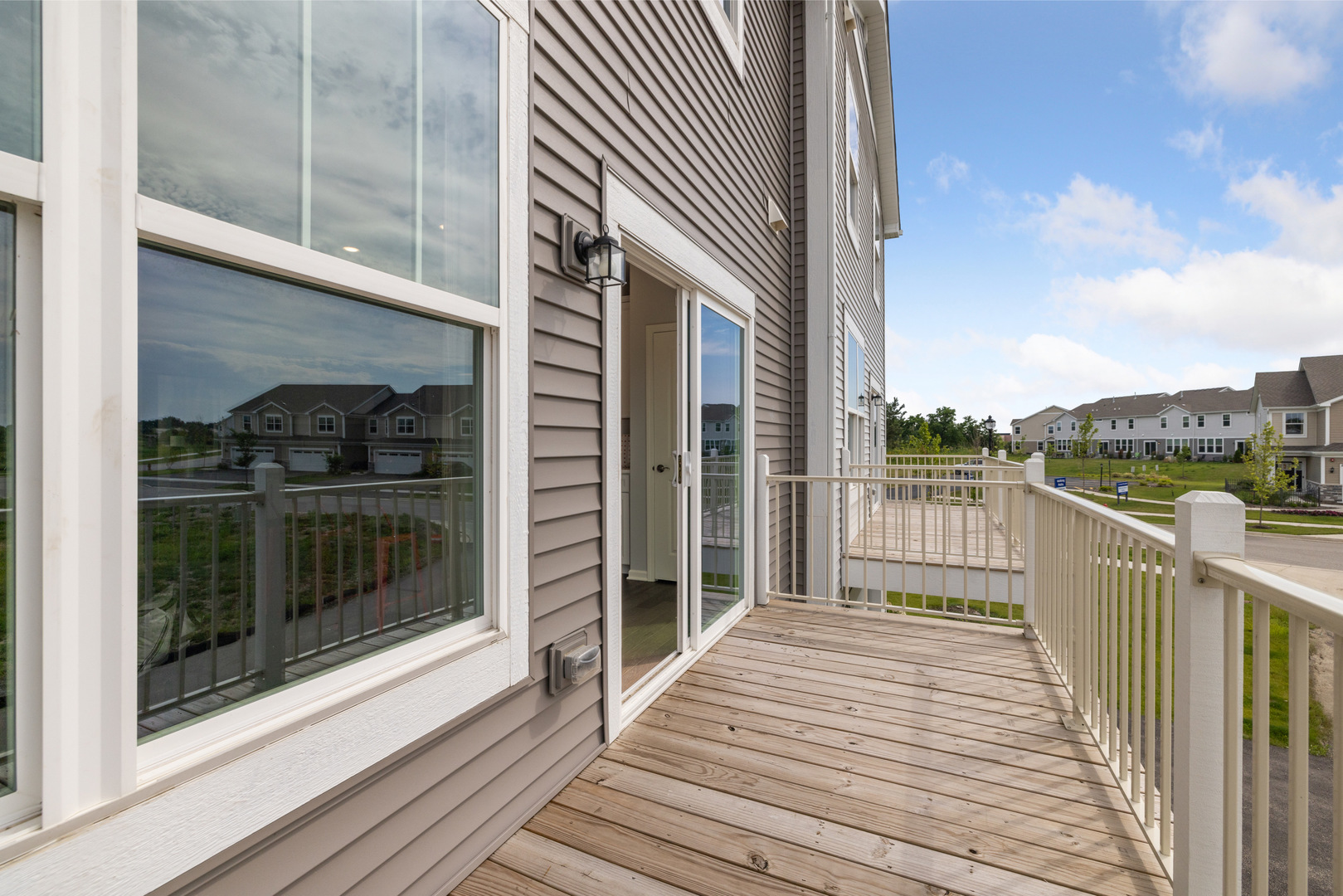 555 Wolverine Drive Aurora, IL 60502 - Photo 16 of 33 a balcony with view of city from balcony