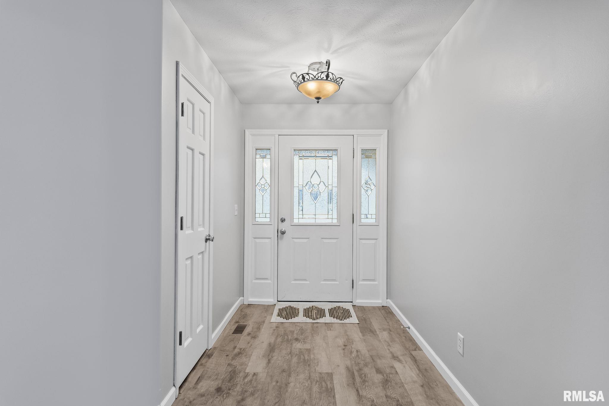 255 Possum Pass Court Sherman, IL 62684 - Photo 4 of 39