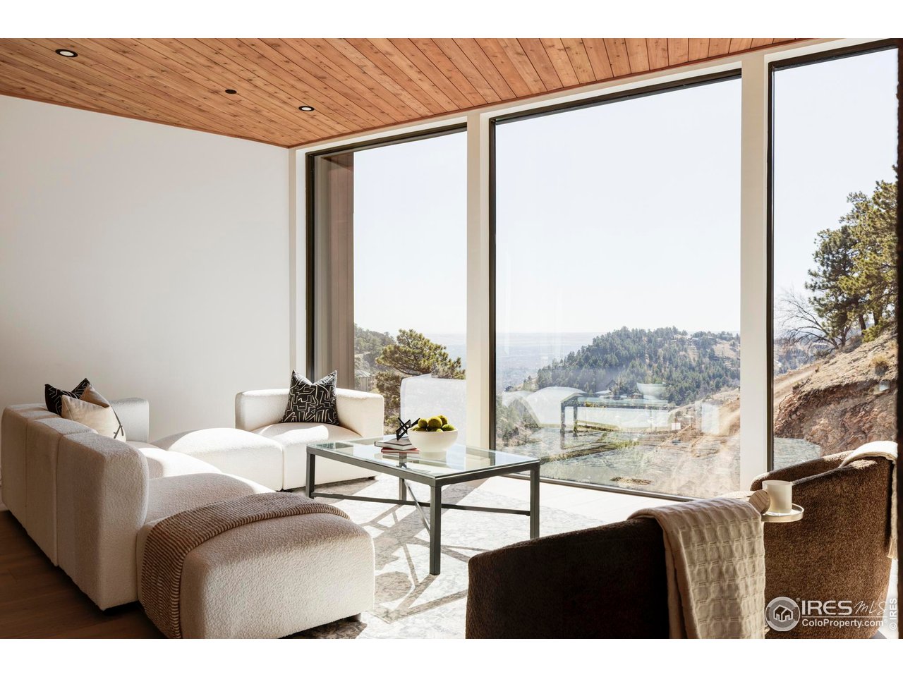 1575 Linden Drive Boulder, CO 80304 - Photo 3 of 40 Living room.