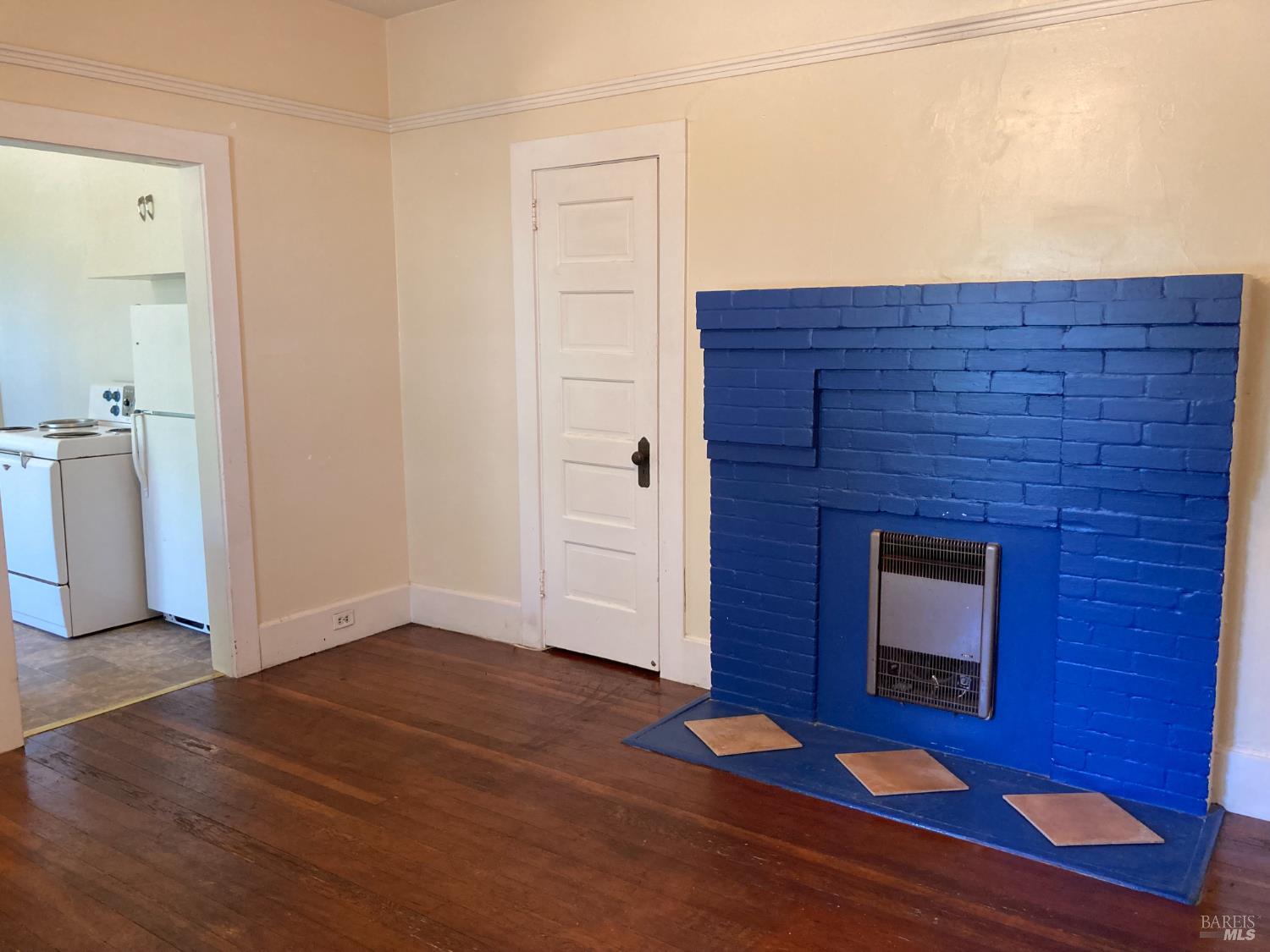 2140 South State Street Ukiah, CA 95482 - Photo 46 of 67 a view of an entryway with wooden floor