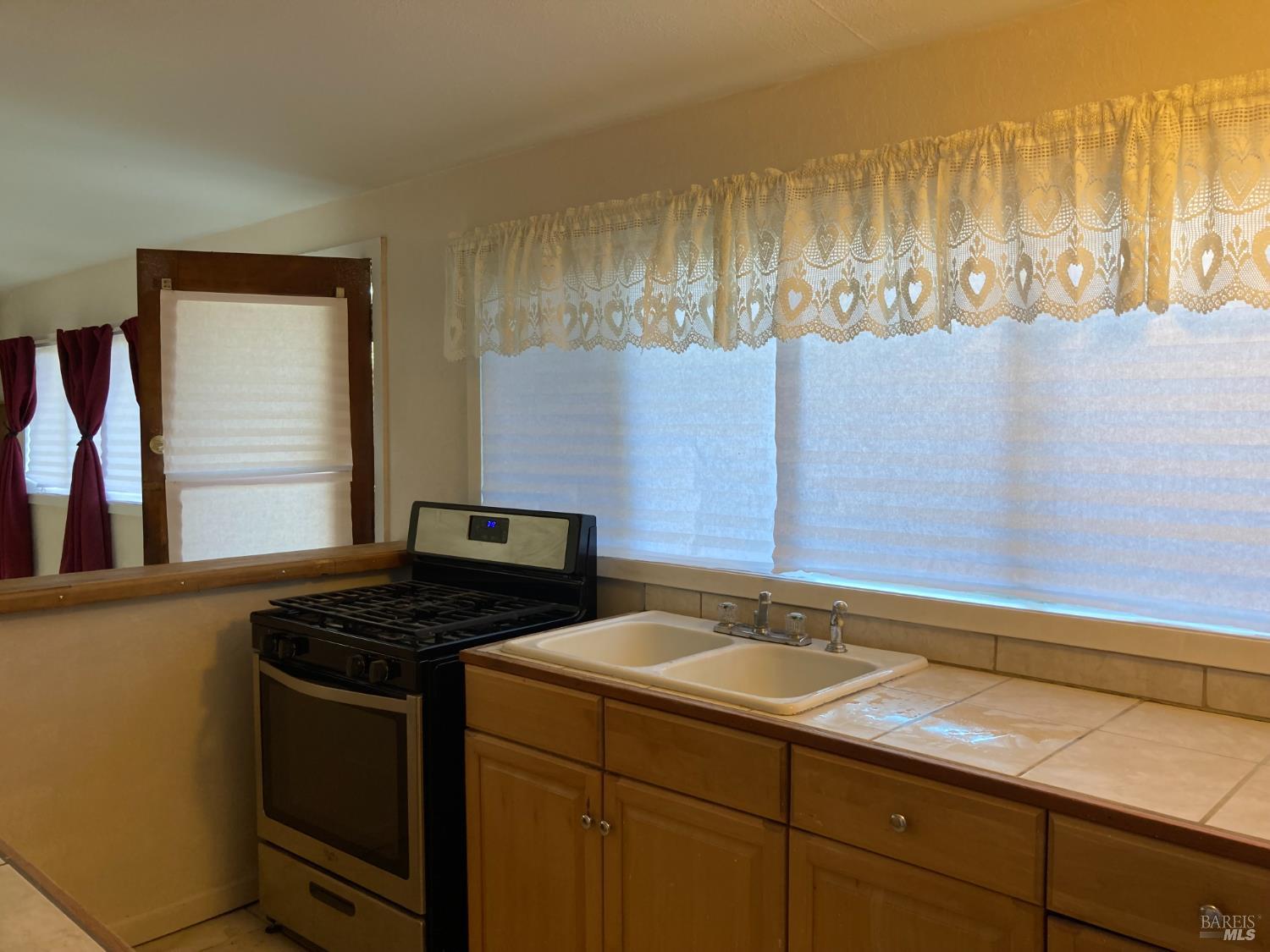 2140 South State Street Ukiah, CA 95482 - Photo 50 of 67 a utility room with dryer and washer