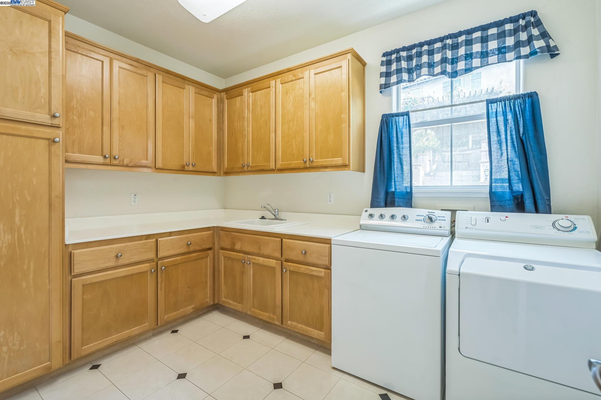 5591 Newfields Lane Dublin, CA 94568 - Photo 20 of 24 a utility room with dryer and washer