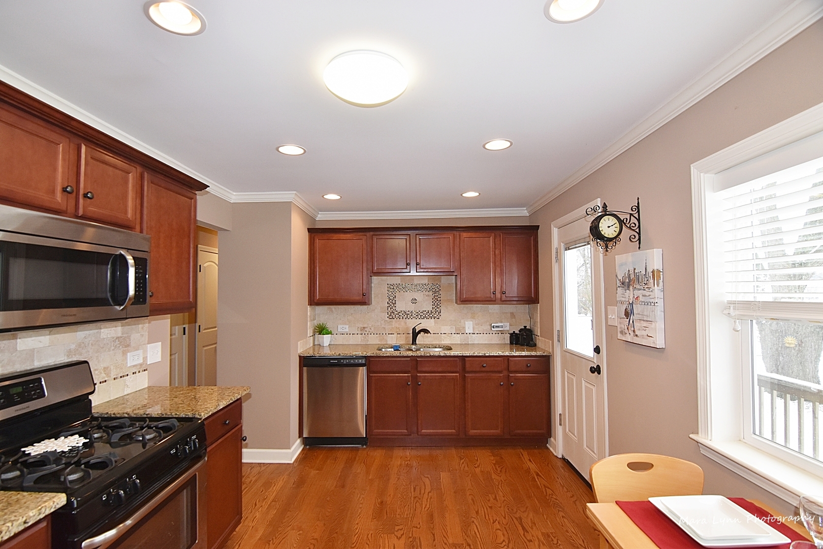 226 Hemlock Avenue Romeoville, IL 60446 - Photo 8 of 29 Gallery Image 8