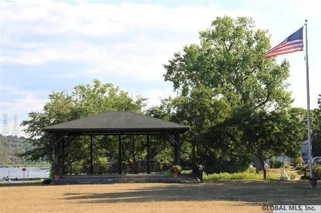 $440,000 | 9 North Franklin Street, Athens Village, NY 12015