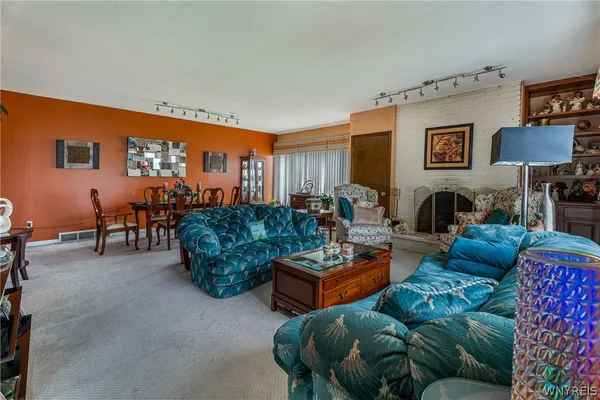 $249,900 | 124 Harrogate Square, Amherst, NY 14221